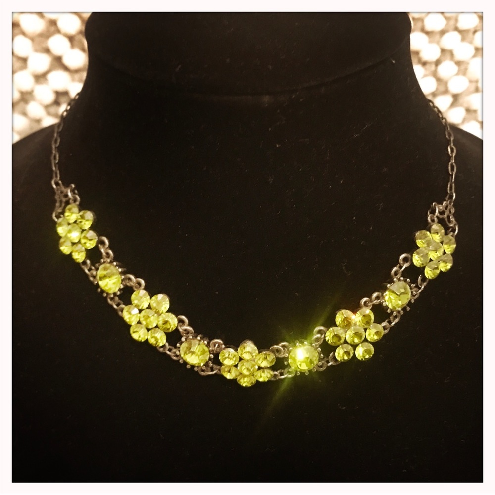✨3 for $12!✨ Vintage-looking Peridot-like Necklace